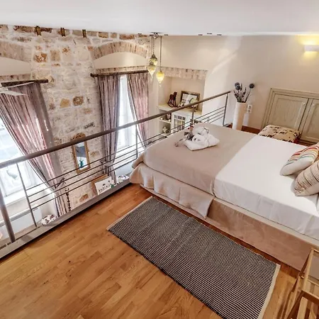 Mouragia Loft - Waterfront Old Corfu Town Apartment